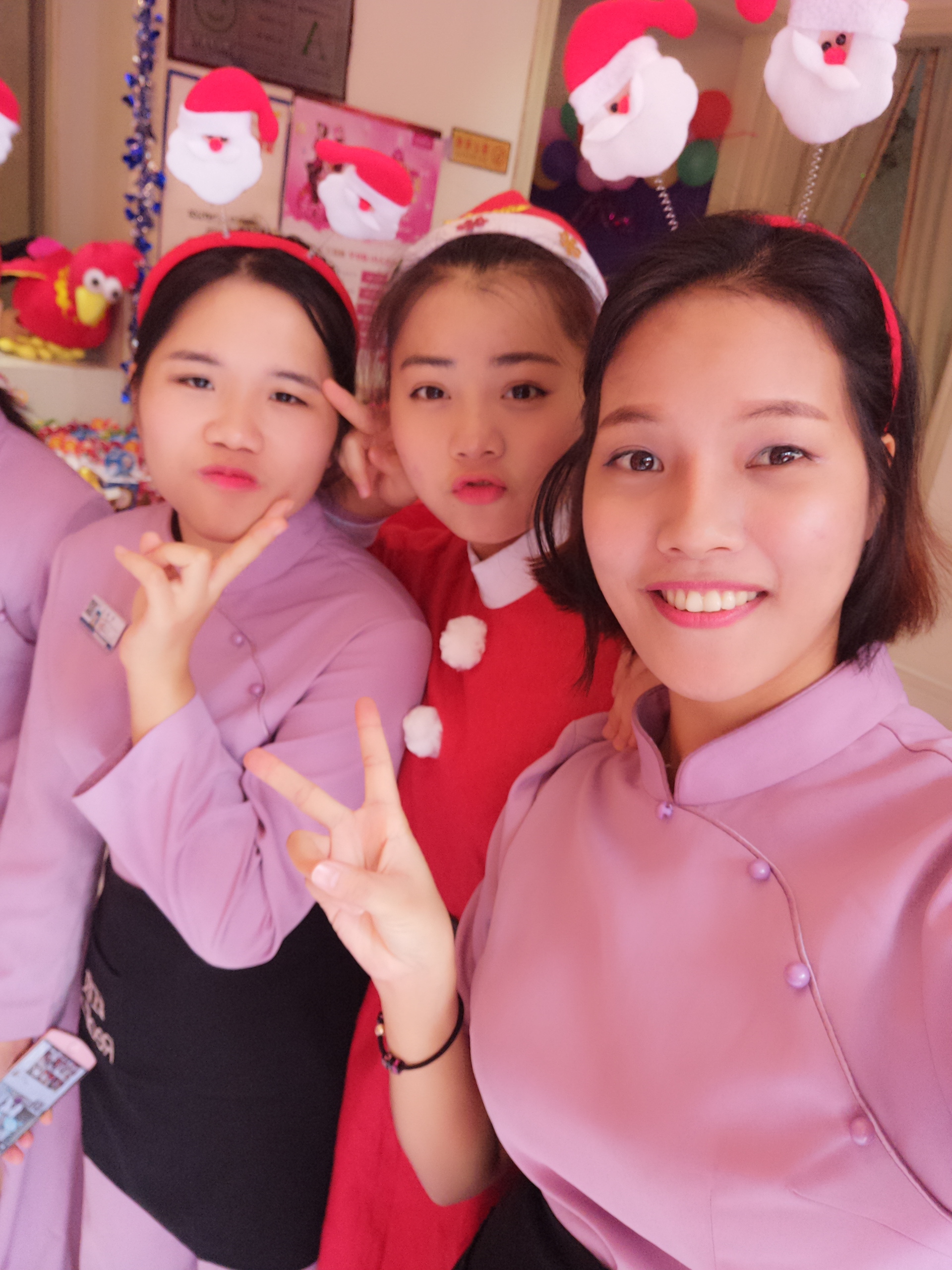 优秀员工专访:不甘平庸的精神 ——红妆高级美容师何彩秀