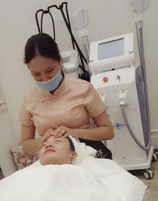 优秀员工专访:不甘平庸的精神 ——红妆高级美容师何彩秀