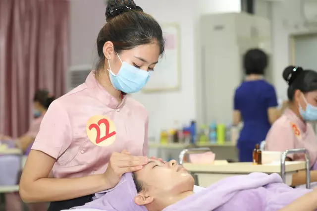 香港红瑞集团 • 红洋坊最美手工艺人评选暨首届美容师“金手指”技能大赛 “演说+技能”复赛圆满落幕！